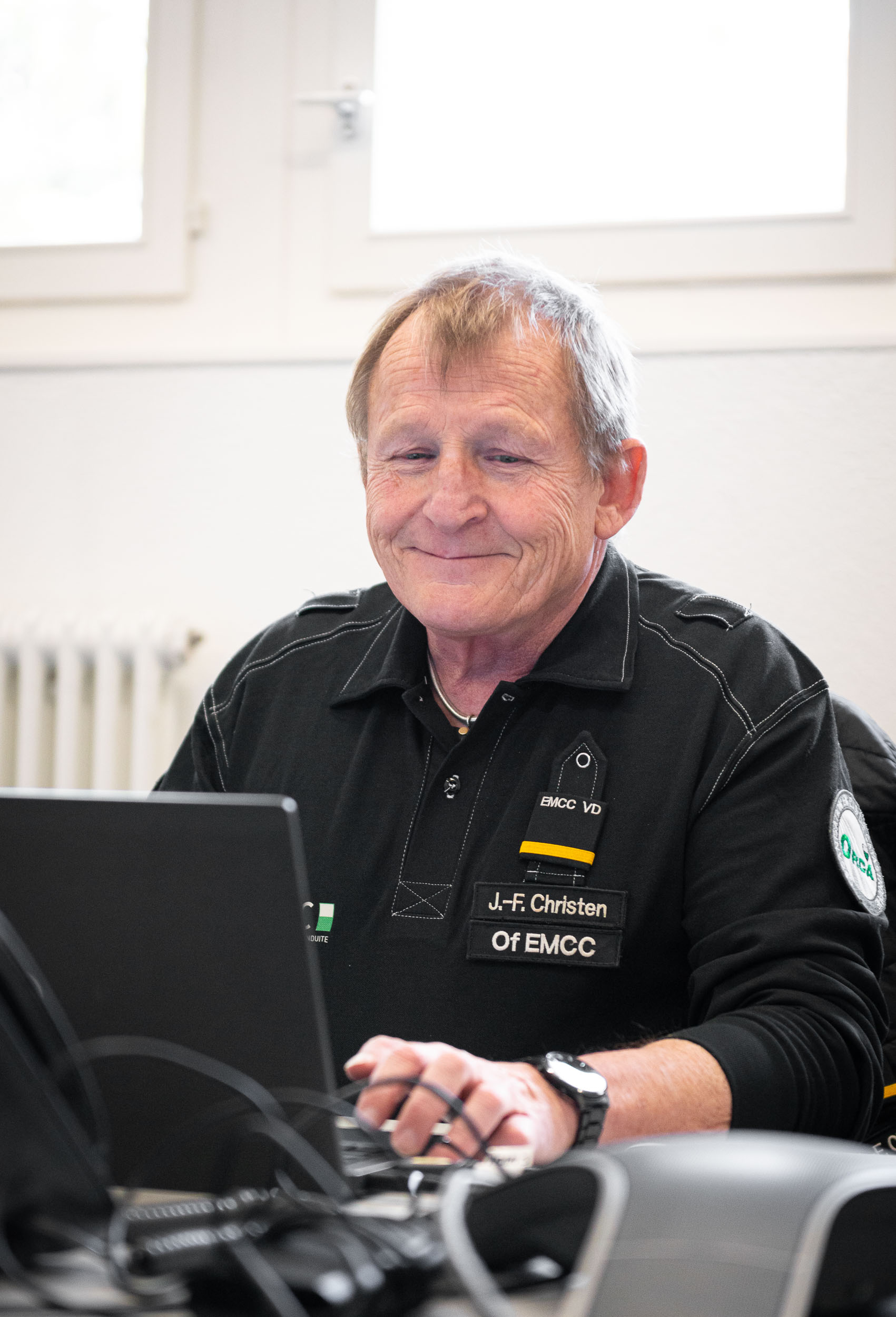 Le déclenchement de chaque sirène fixe est attentivement suivi par Jean-François.