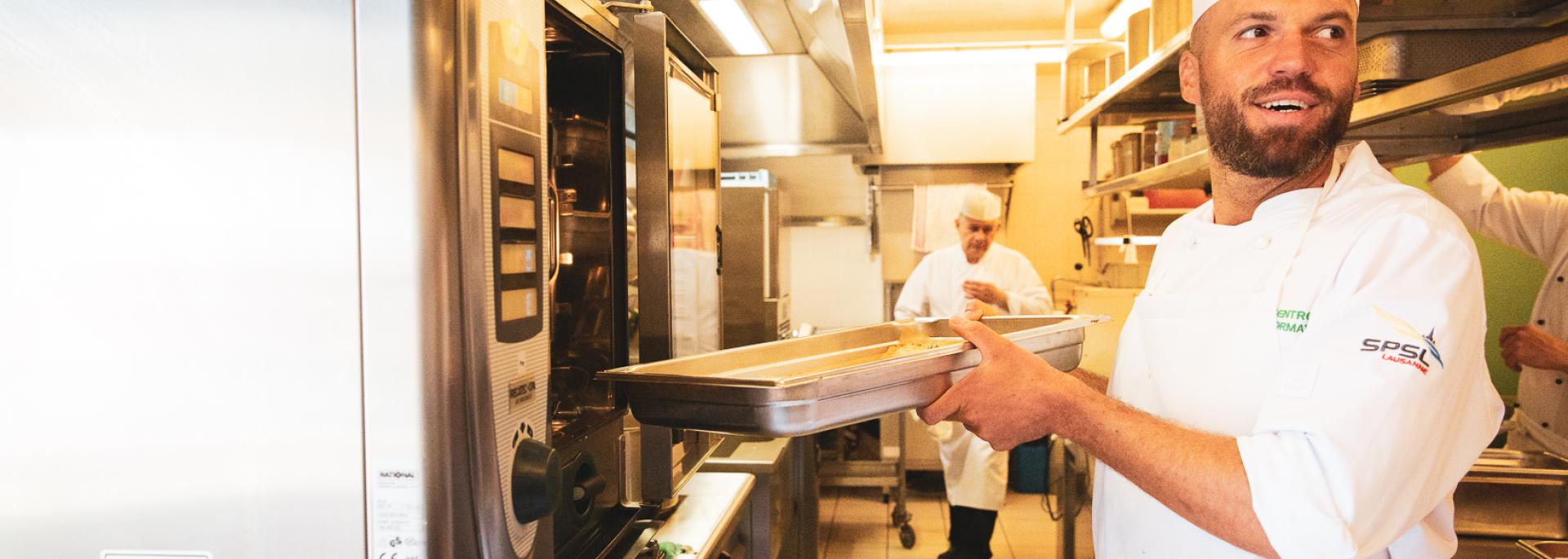 Un astreint en cuisine