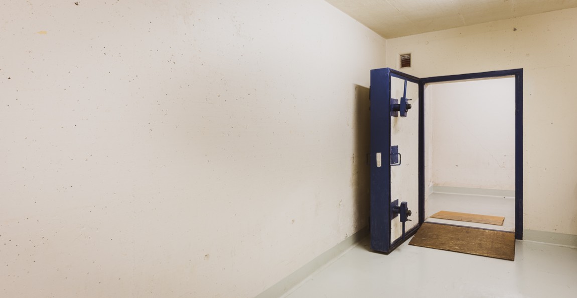 Porte étanche d'un abri de protection civile